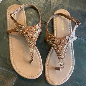 Youth girl size 3 brown sandals EUC used 1-2 times.